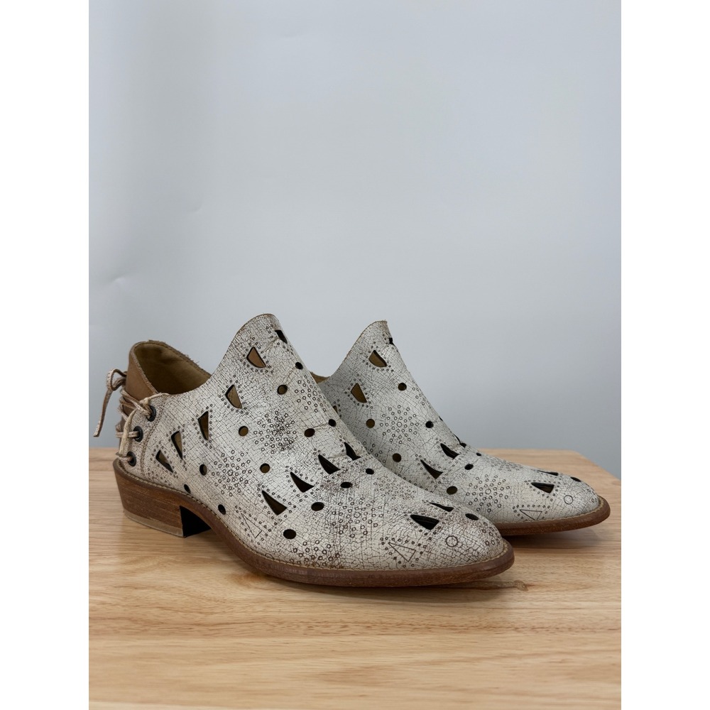 Musse & Cloud Womens 8 Laser Cut Ankle Booties Almond Toe Cuban Heel Boho